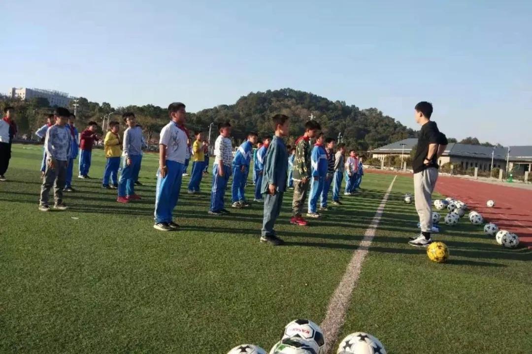 初中生放学不愿意回家,学生放学不知所措