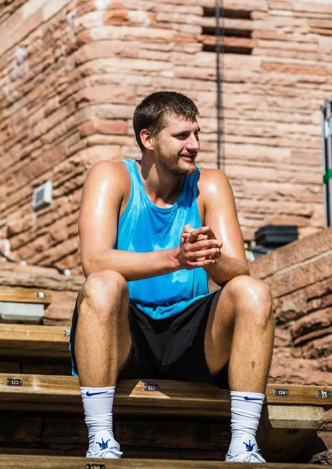 zoomgtjump约基奇,为什么约基奇喜欢穿zoomrize2