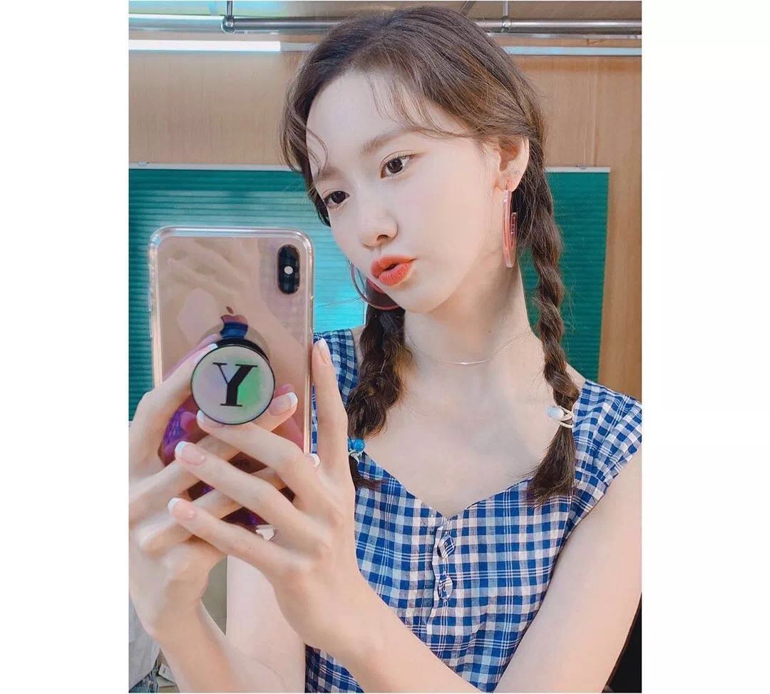 碎发刘海减龄还是八字刘海减龄,碎发刘海和胎毛刘海哪个好看