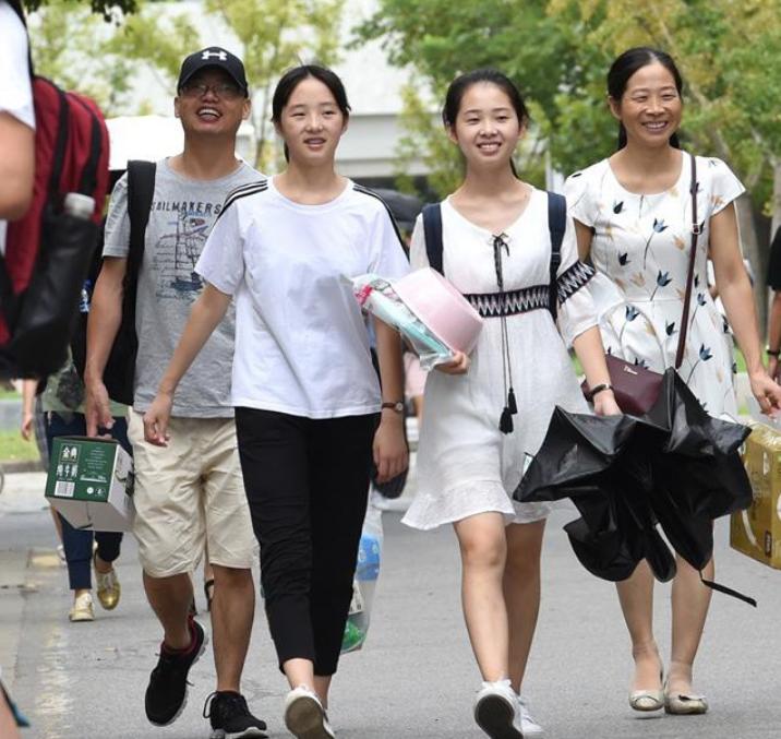 大学生晒与父母聊天记录,网友晒出与爸妈聊天记录