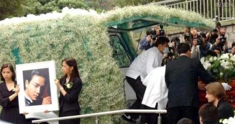 张国荣虚荣感,张国荣性格自信