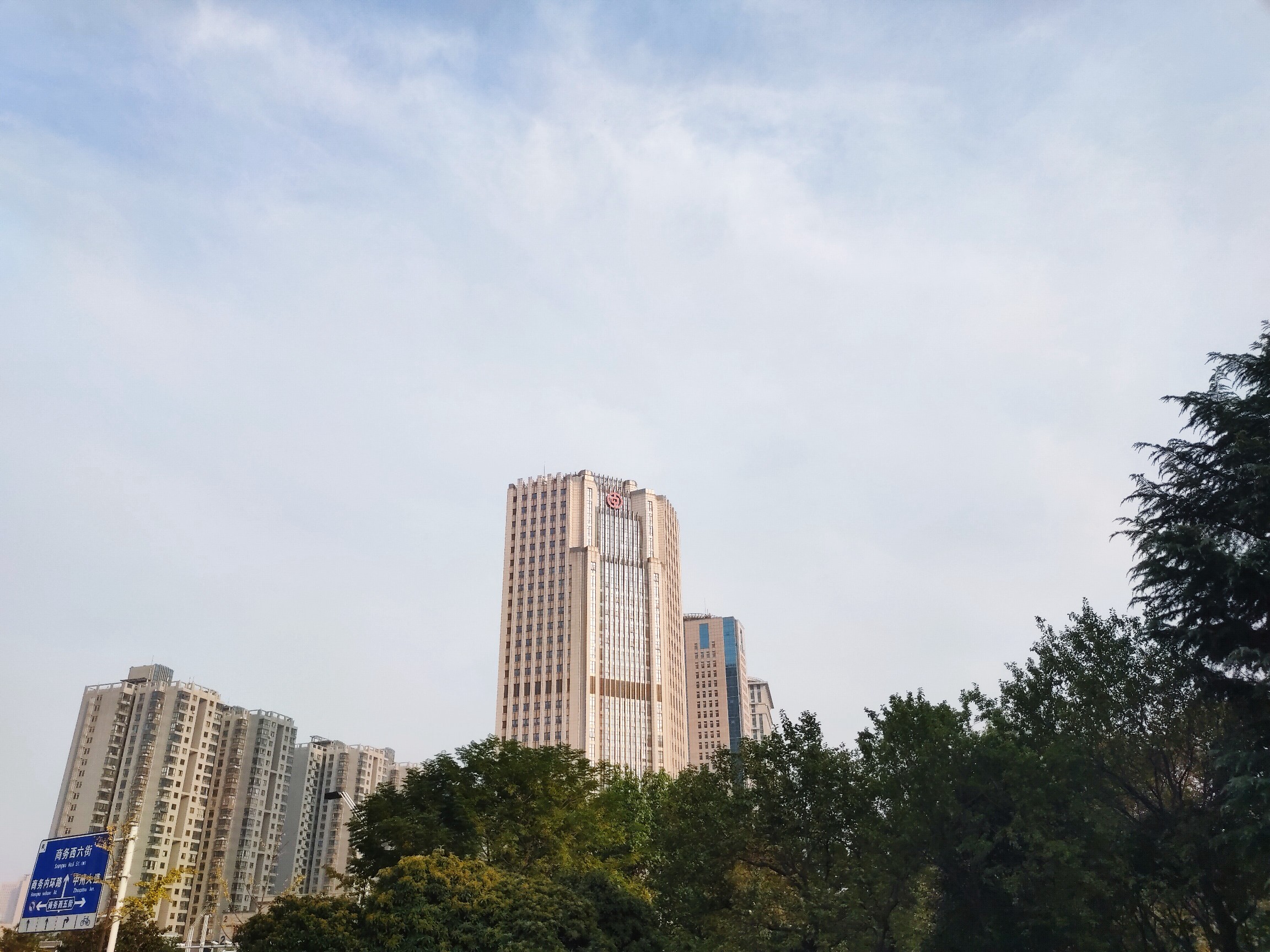 oppok5玩新版和平精英评测视频,oppok5测评拍照