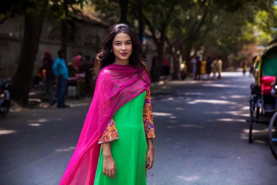 打*网破**红脸审美！她拍遍全世界的普通女孩，一个个都美到惊艳