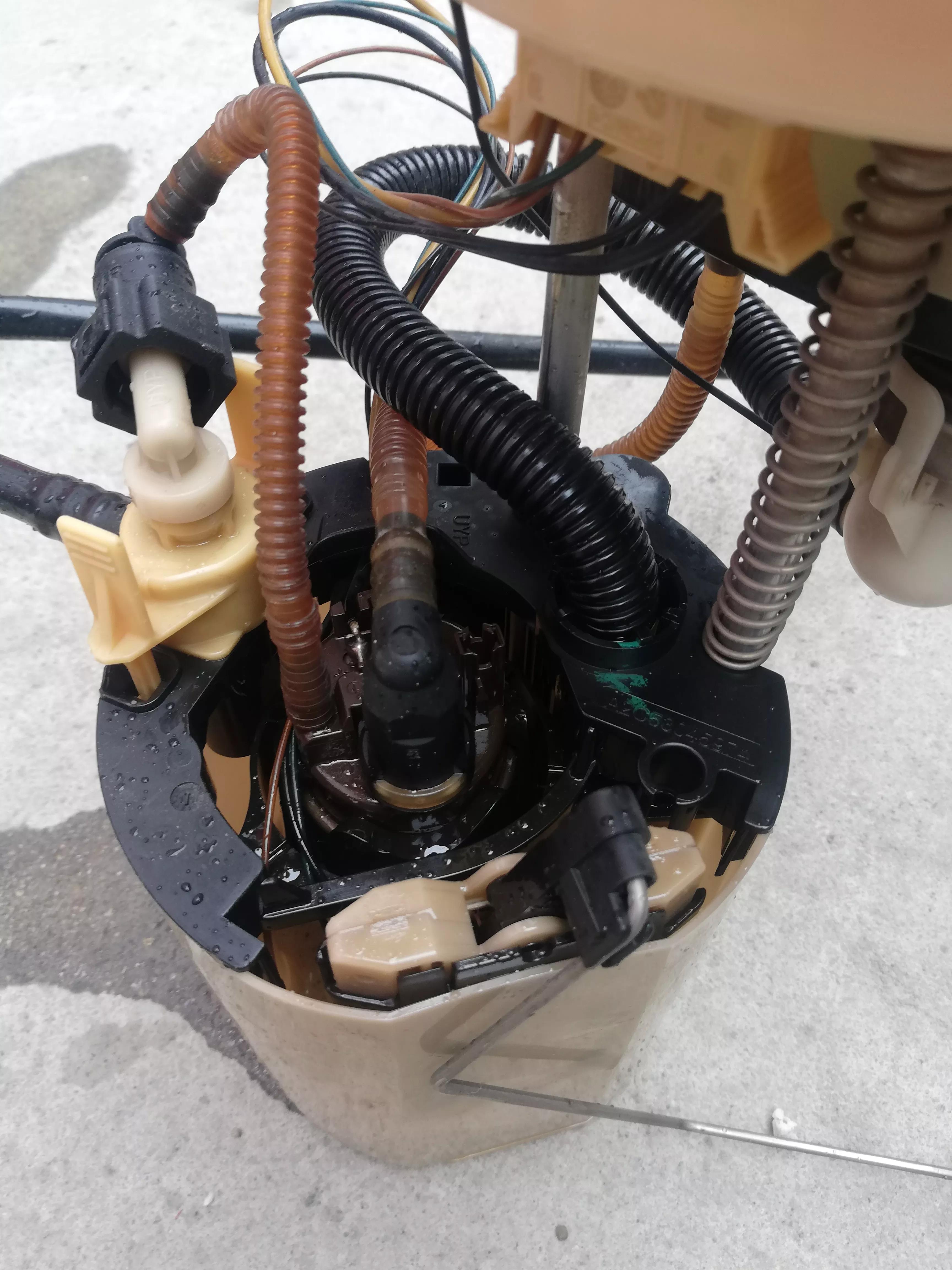 油太少损坏汽油泵,油箱里的汽油少了对车有什么影响