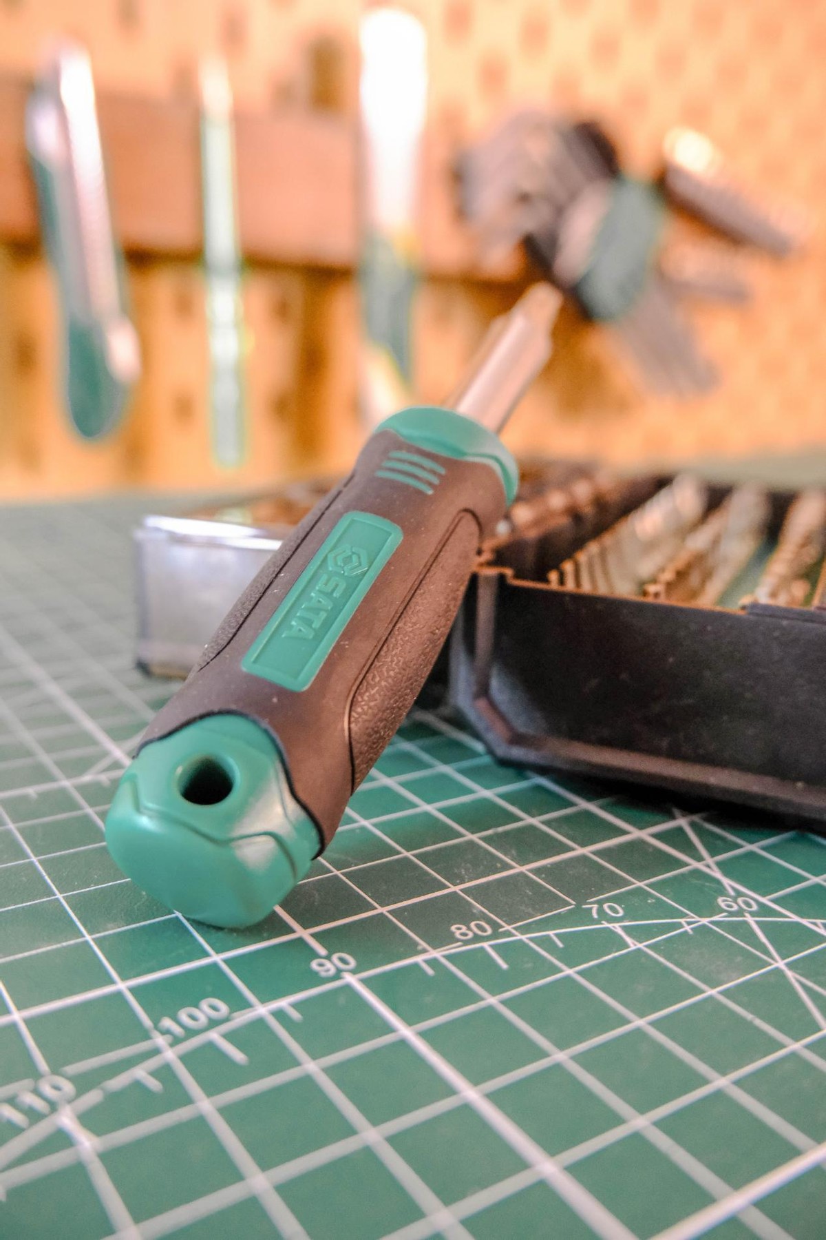 我只动口不动手，手提百宝箱的模范老公立即执行