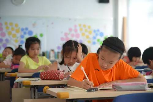 关于暑期托管：师生均自愿“将取消教师寒暑假”为谣言