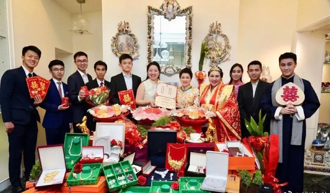 何超盈过大礼什么意思,何猷君晒姐姐何超盈过大礼仪式照