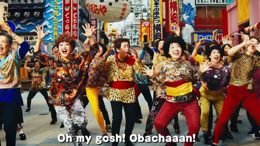 年均66岁的豹纹大妈团火了！唱rap，跳电音，连总理都点赞