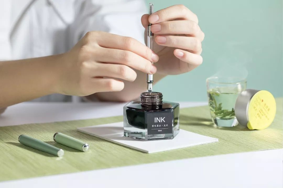 999皮炎平出口红,999皮炎平口红包装