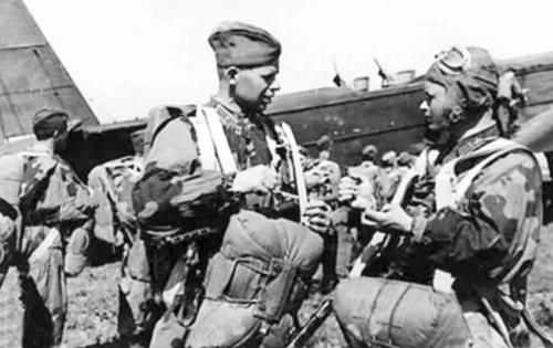 日本投降的历史性时刻,日本投降前一天的战况