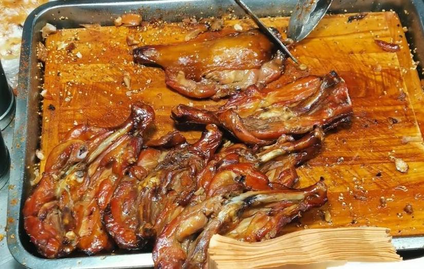 开封学校门口小吃,开封大姐卖小吃20多年300斤