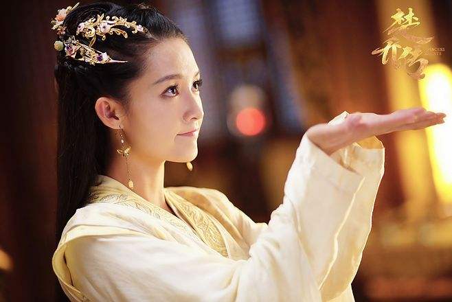 赵丽颖端着饭哭的视频,赵丽颖深夜发个汉堡的图片