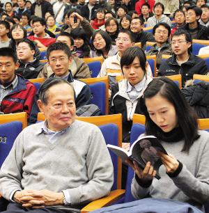 翁帆当年为何会嫁给杨振宁,翁帆为什么嫁给大54岁的杨振宁