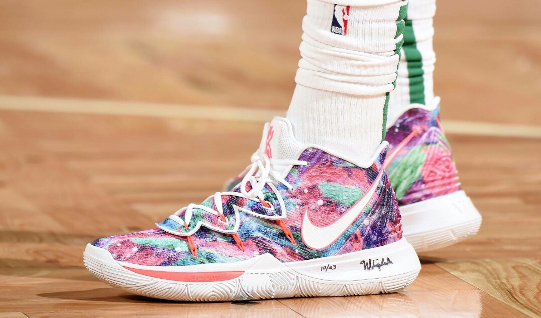 为何一些球员喜欢穿两双袜子比赛？其中大有门道CBA允许吗？