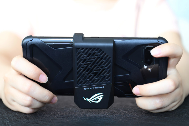 rog游戏手机5用后感受,用了五天的手机卖7500值吗