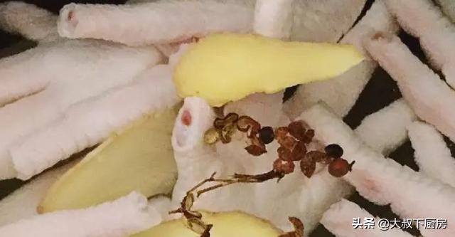 川味泡椒凤爪做法,美食教你做泡椒凤爪