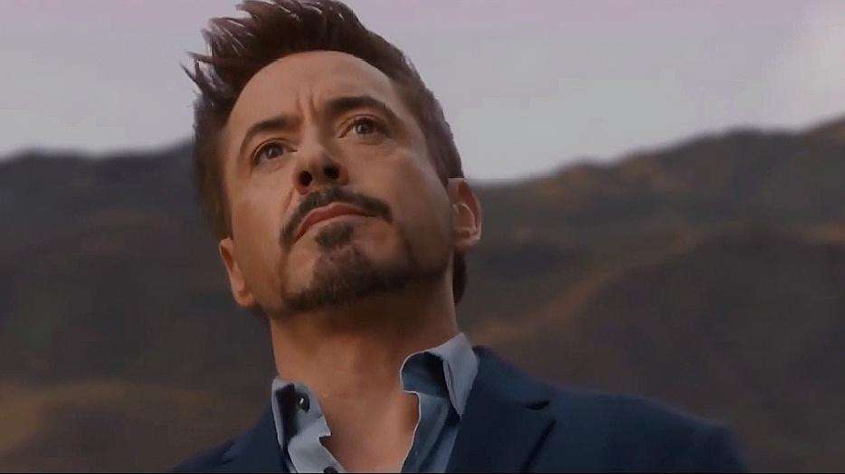 数码考古：钢铁侠用什么手机？