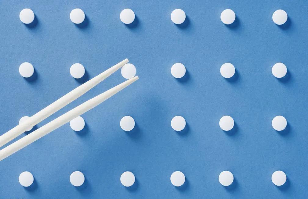 常吃阿普唑仑片有副作用吗,吃100片阿普唑仑多长时间抢救有效