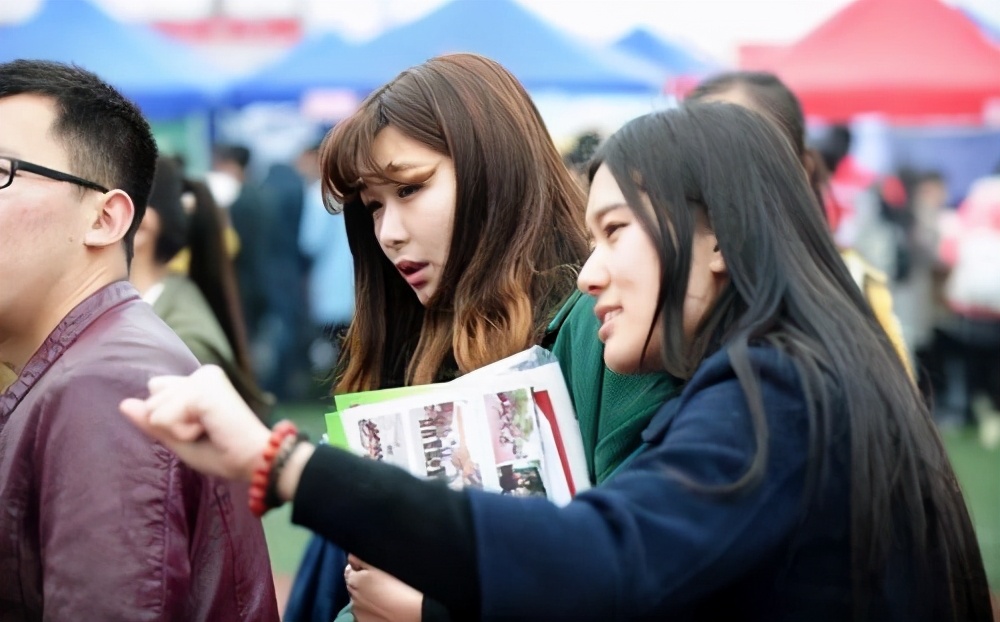 地铁安检工资8000是真的吗,上海地铁安检员实际工资3000