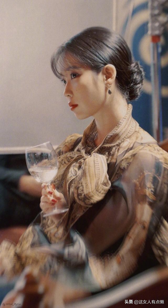 iu在酒店穿衣搭配,iu酒店穿衣搭配