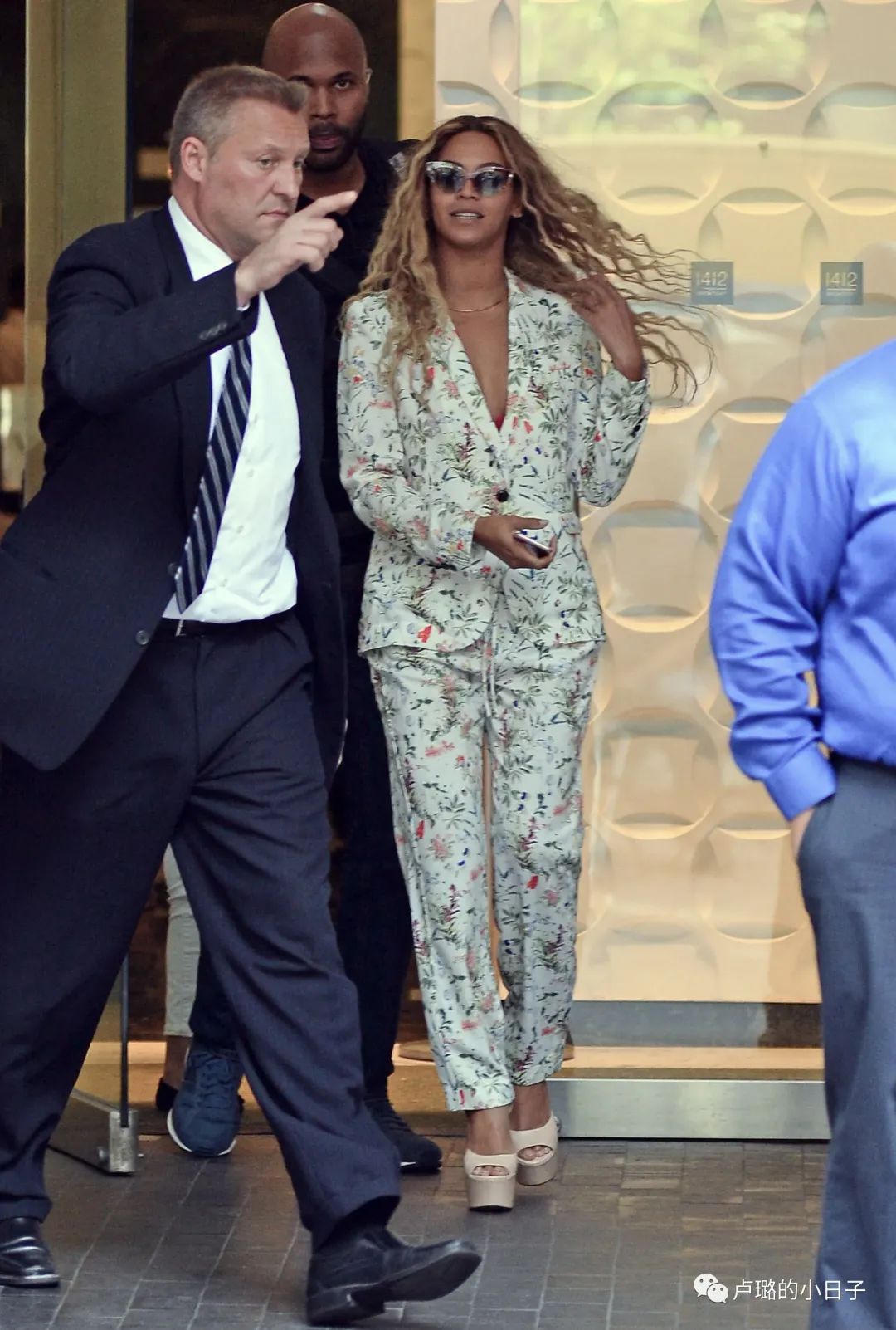 法国女性必买的衣服,真正时髦的巴黎女人到底在穿什么