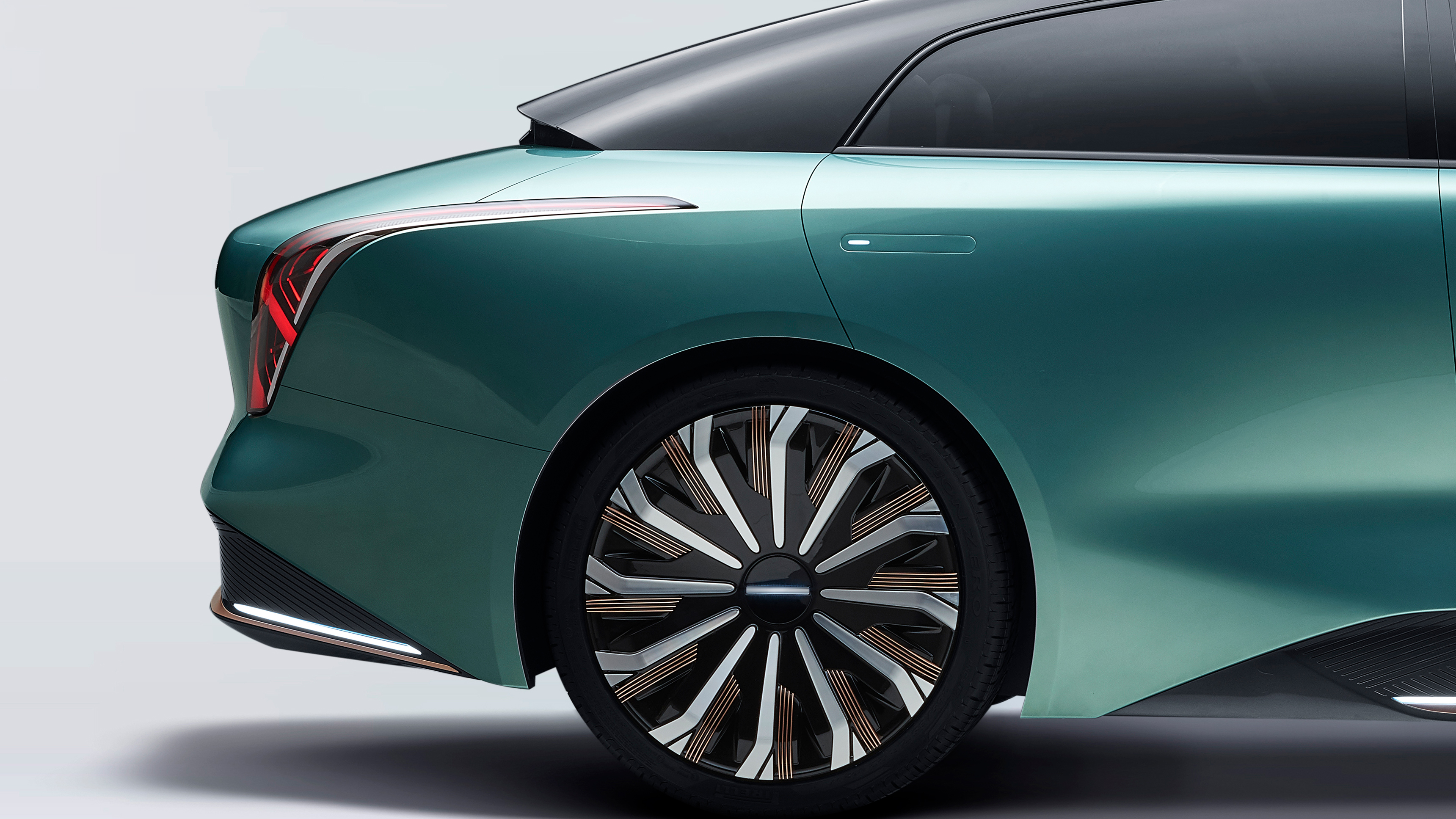 好“色”之徒的钟爱：恒驰全球独创的“猫眼绿”