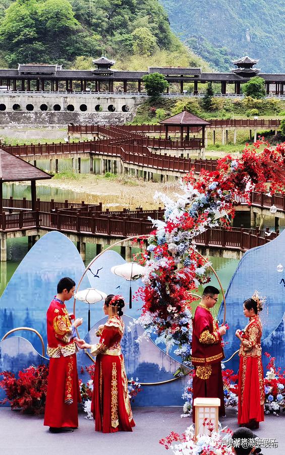 在国家4*级A**景区举行婚礼是一种怎样的体验？浩坤湖景区户外婚礼|让爱回归自然~