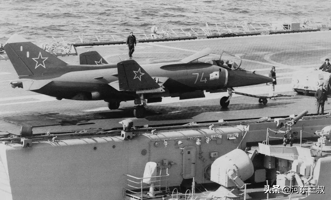 垂直起降战斗机雅克144,雅克38垂直起降战