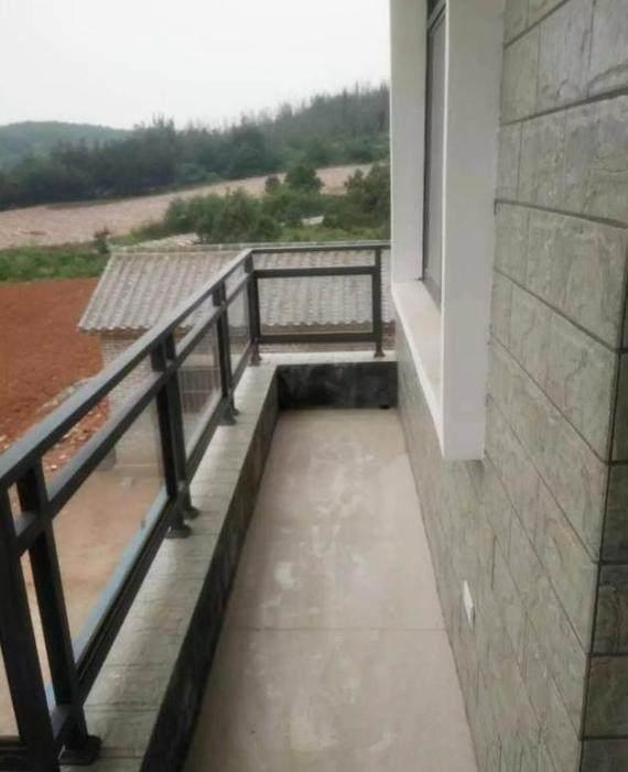 同学家的乡下别墅,同学老家的别墅婚房