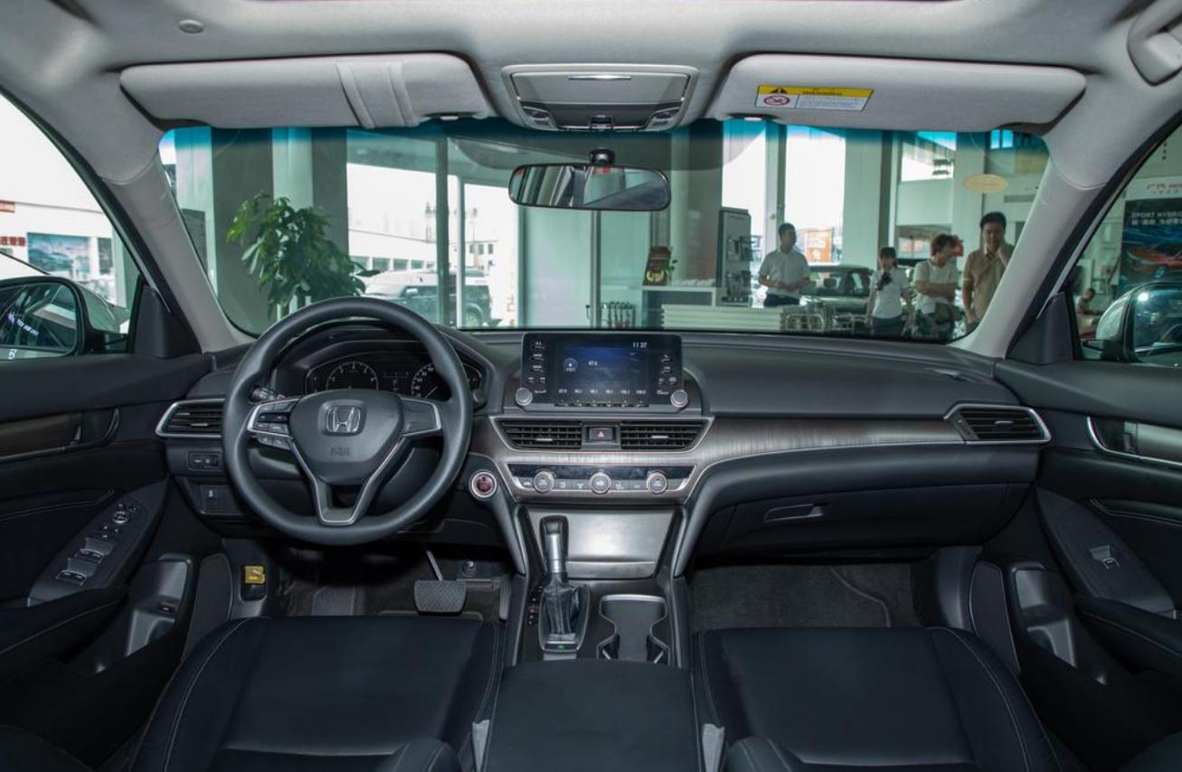 新款雅阁丐版落地,裸车本田雅阁