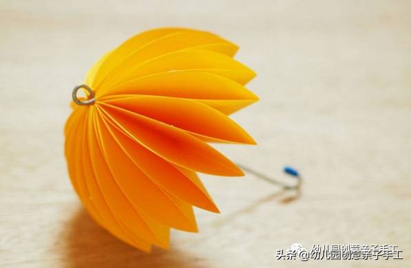 手工小伞可以折叠不用双面胶,幼儿园简单手工雨中小伞