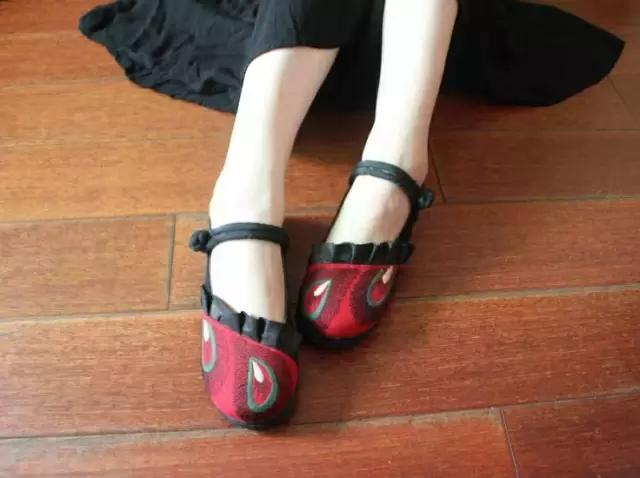 最好看的手工绣花鞋,老一辈手工艺术绣花鞋