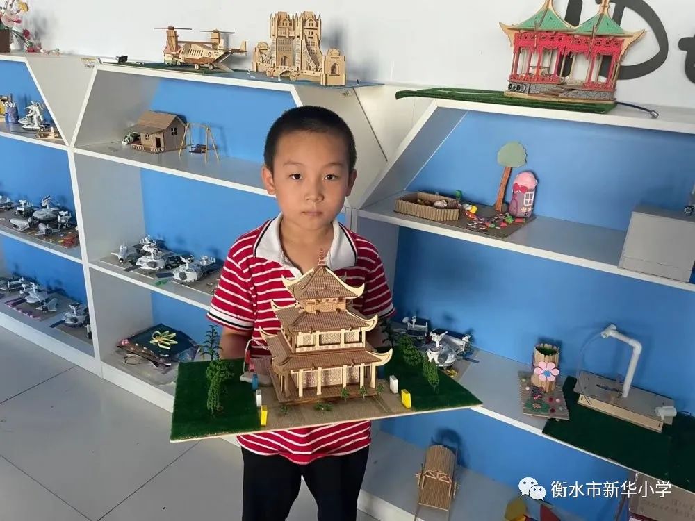 儿童学校兴趣小组,学校有三个兴趣小组共有学生180人