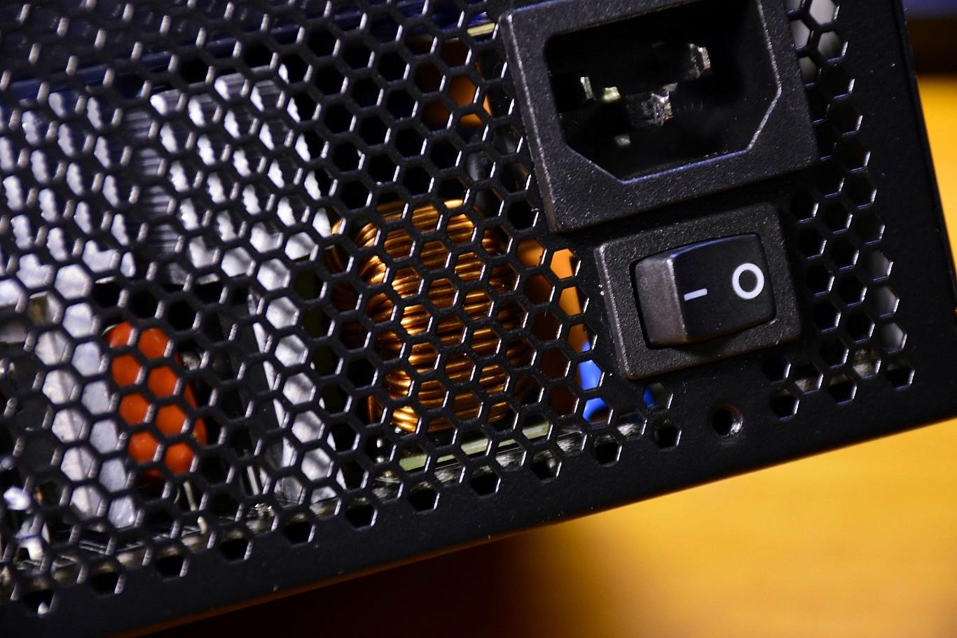 艾湃电竞ag750m和鑫谷an650w哪个好,艾湃电竞750w电源什么档次