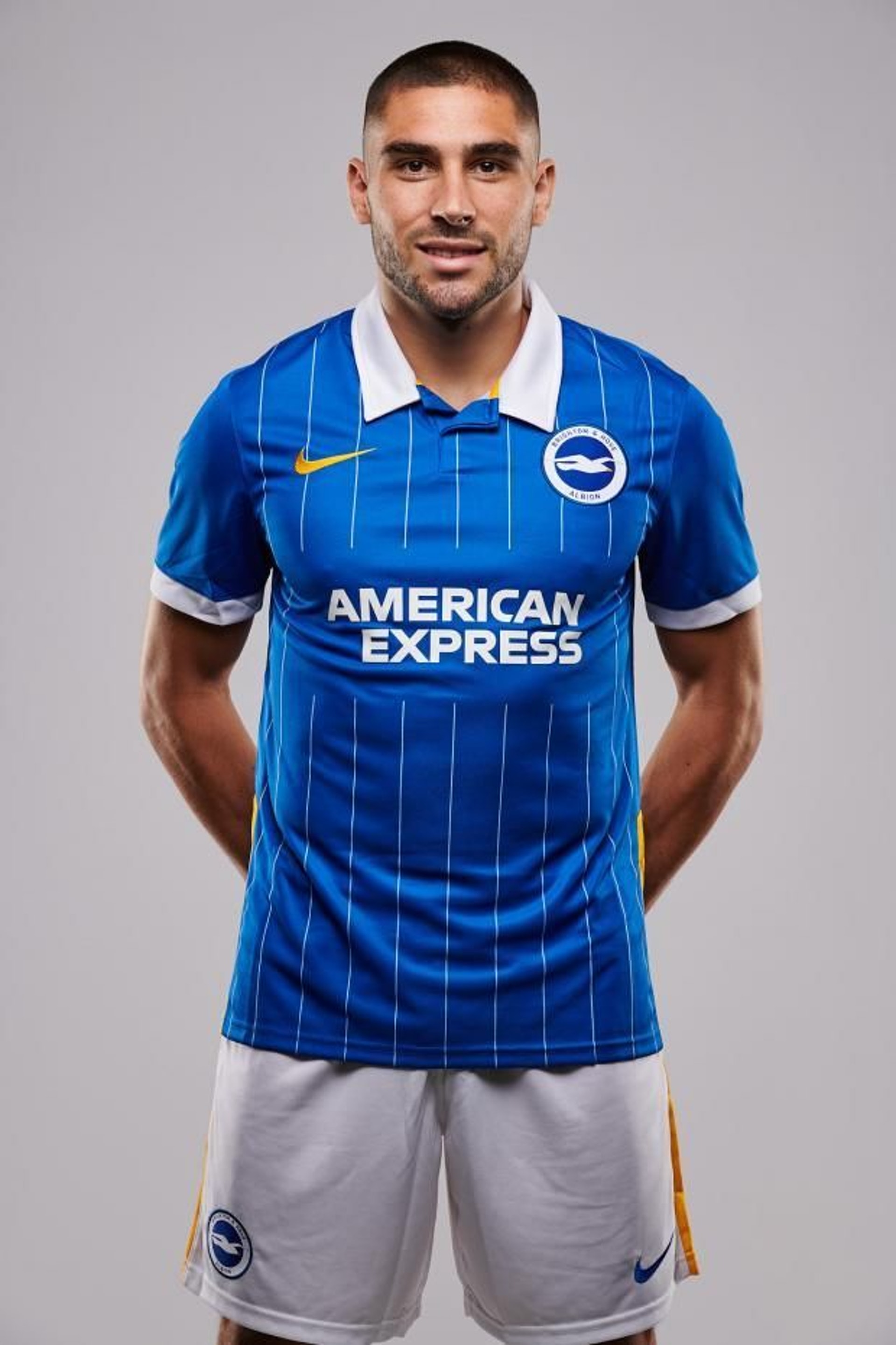 曼城13-14赛季主场球衣,19-20赛季曼城黑色客场球衣