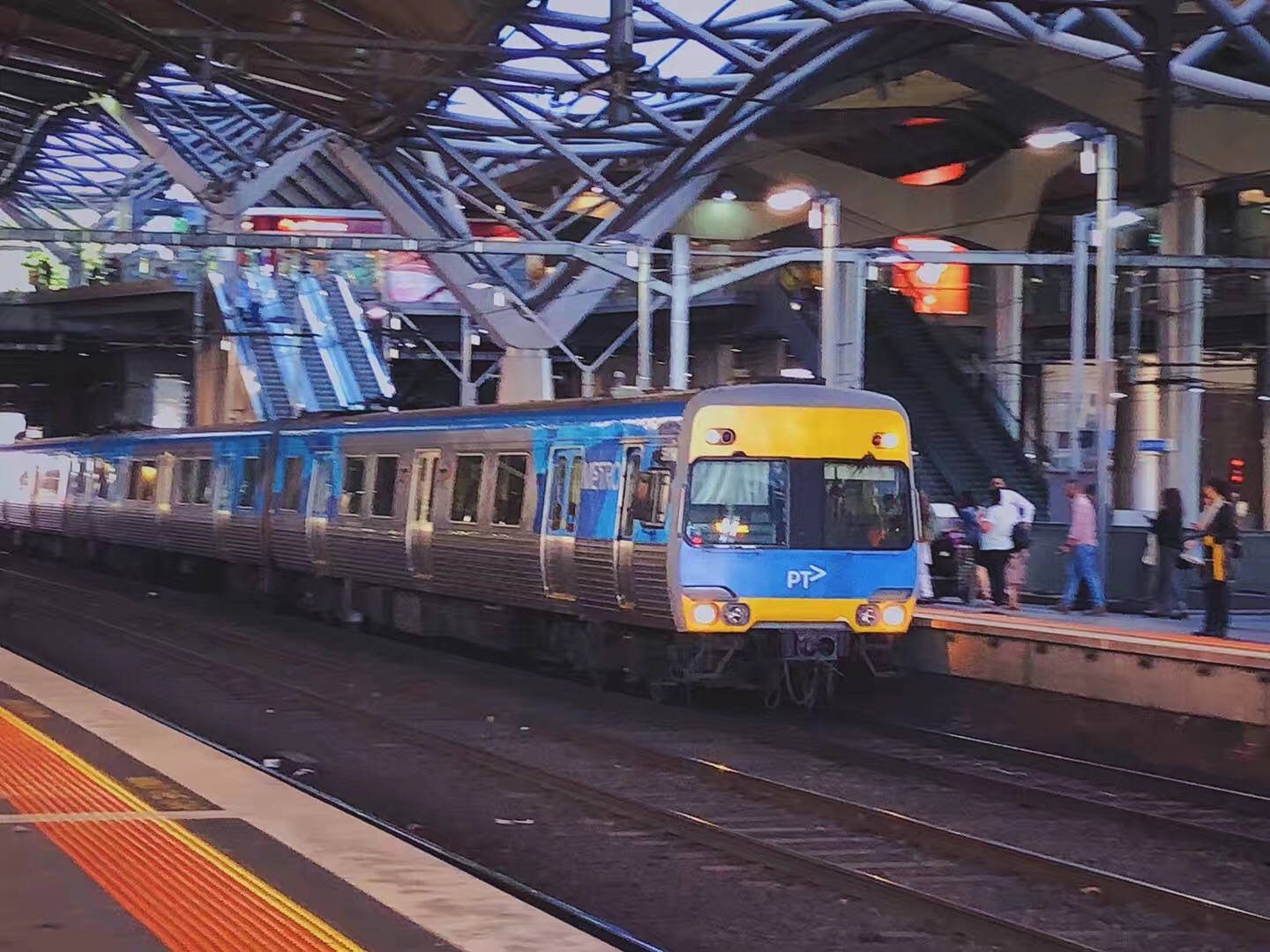 澳洲八大硕士挂科率排名,澳洲墨尔本大学和悉尼大学