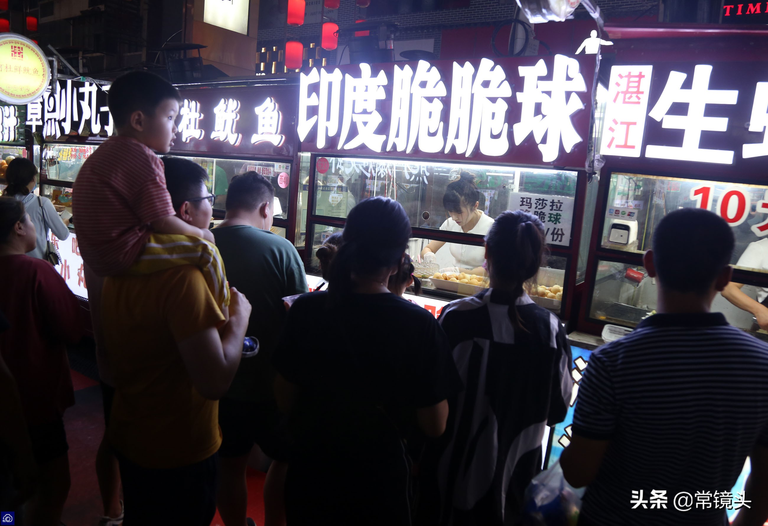 95后女孩摆摊小生意,90后女子摆摊创业