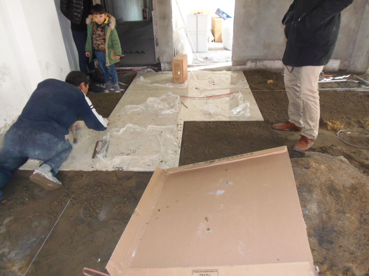 怎么判断瓷砖铺贴好坏,如何判断瓷砖好坏的视频