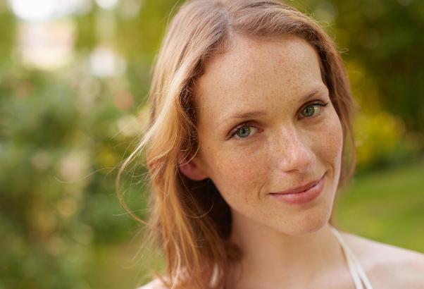 孕期脸色黄长斑,怀孕出现褐斑怎么回事