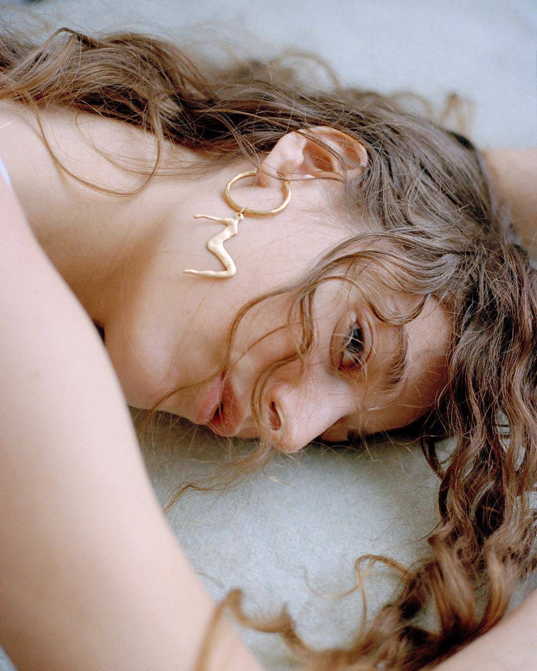 有时候质感就体现在小小的配件上，一件可以陪你穿梭日常的珠宝