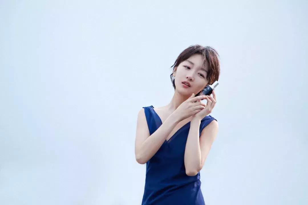 周冬雨兰蔻粉水广告,周冬雨兰蔻新年广告用的口红