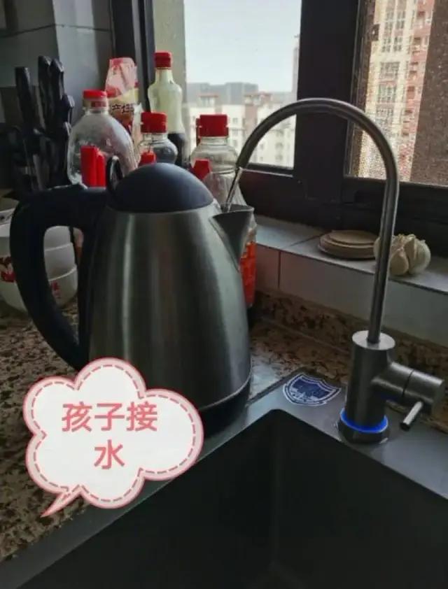 哈哈哈哈哈哈我笑到我妈把鞋塞我嘴里