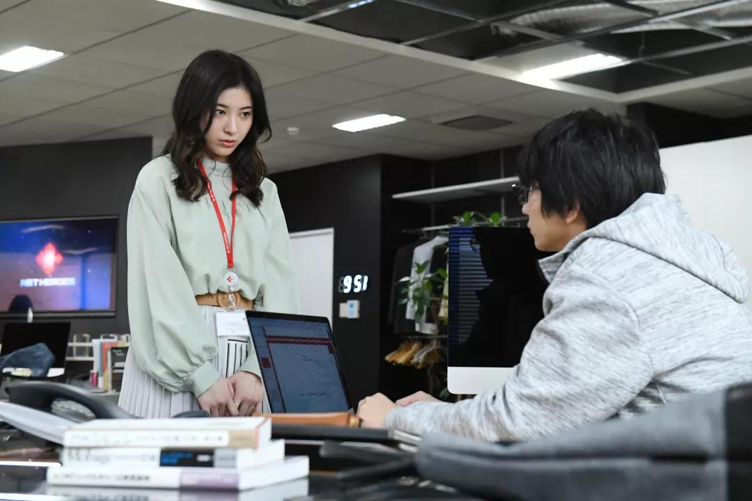 我到点下班素材,上班穿搭vs下班穿搭