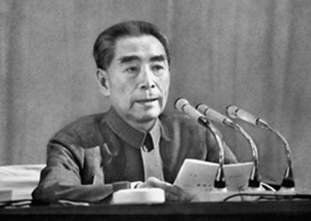 韩练成被告发是*产党共**，他急中生智，一番话让蒋介石打消怀疑