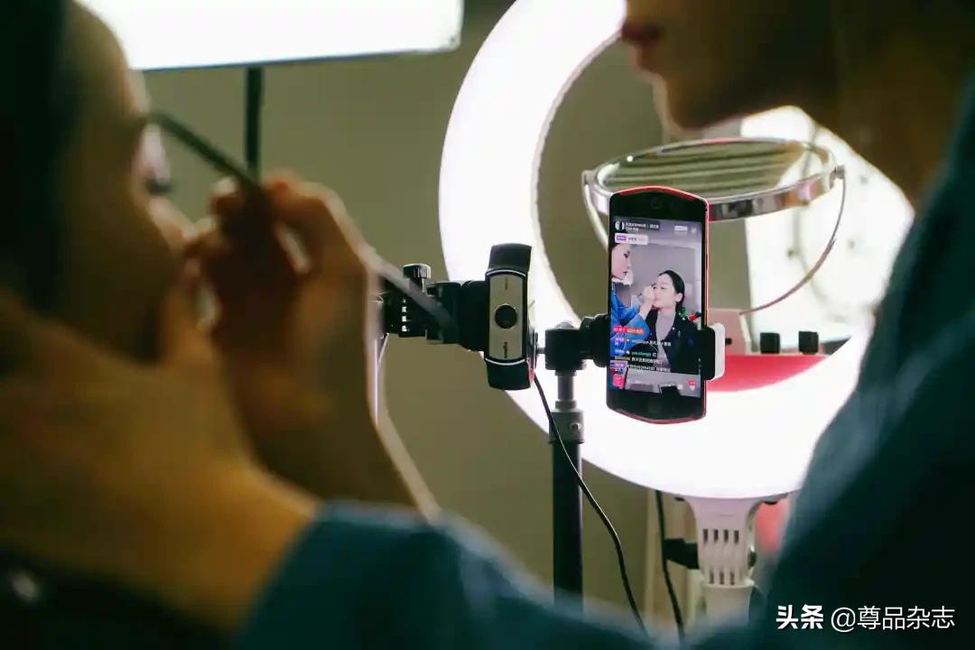 疯狂爆单直播带货,疯狂直播间现场直播卖货