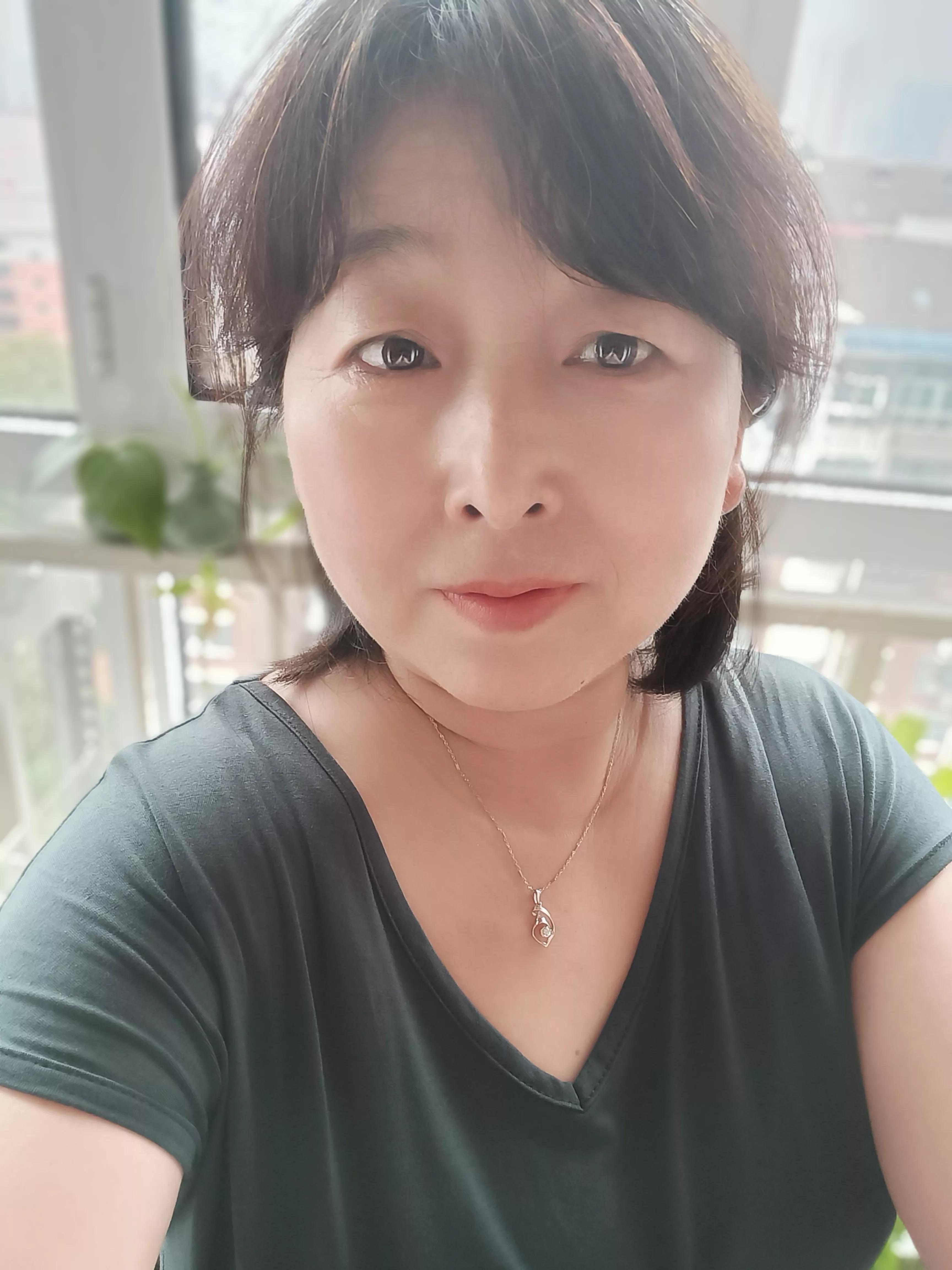 更年期的女人坚决不做黄脸婆,70后老阿姨告别黄脸婆