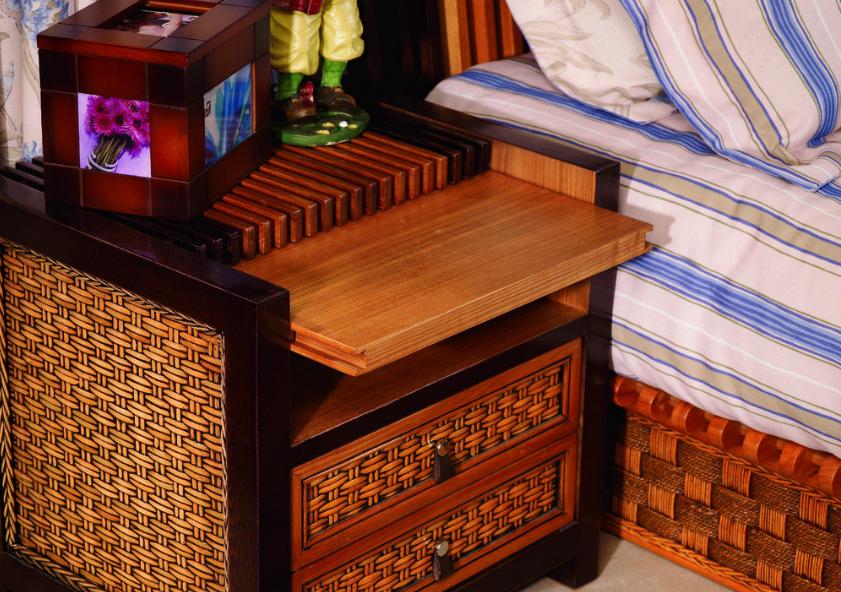 床头柜两个摆放在一边可以吗,卧室放一个衣柜好吗