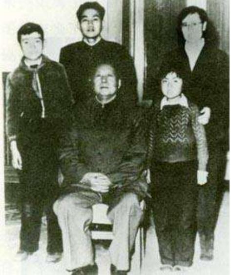 毛*东泽**卫士长李银桥，相伴15年分别，主席说：你比我的孩子还亲