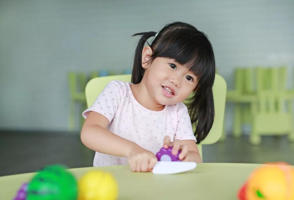 小孩脸上长什么东西要注意,孩子脸上有两块斑