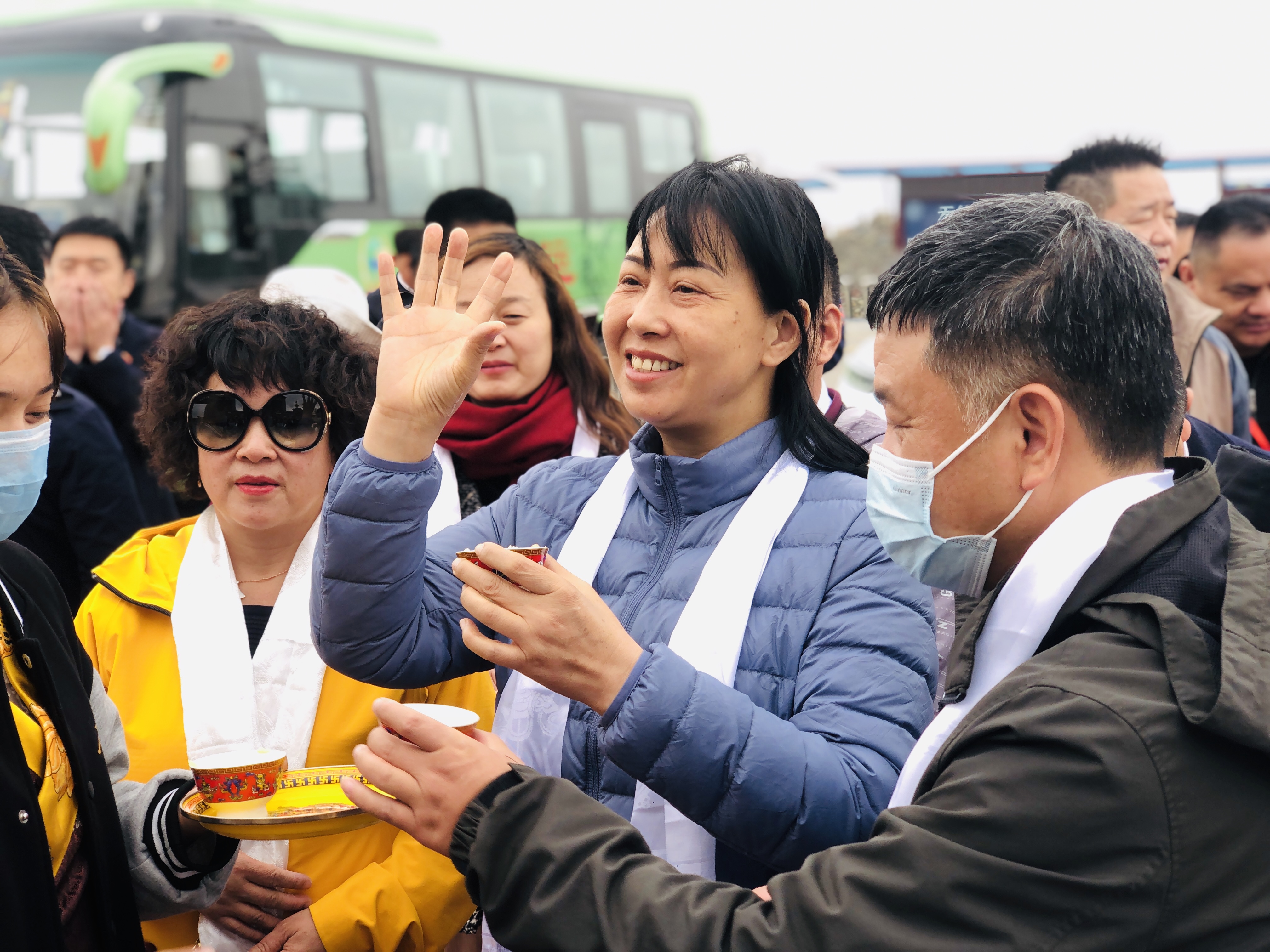 武汉市民营经济人士理想信念教育走进神秘的青海达玉部落